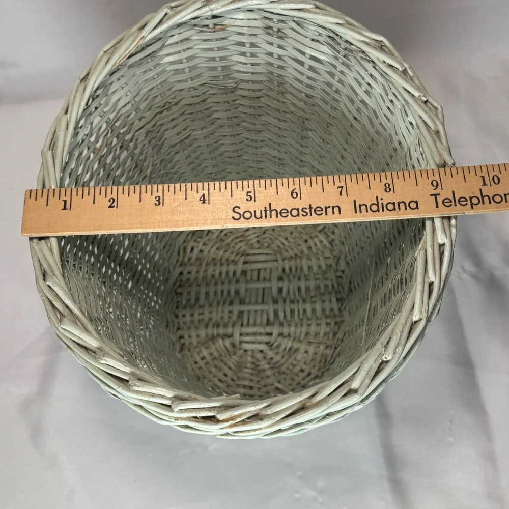 N/A vintage wicker